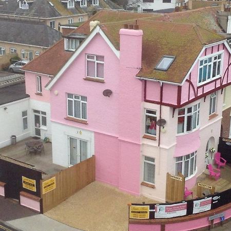 Pink House ,Opposite Beach ,Sleeps 6 , 2 Bedroom Ground Floor Self Contained Garden Flat , Private Entrance , Kitchen , Guaranteed Parking ,Wifi , Movies ,Bathroom ,Fridge , Microwave ,Bedroom 1, Double Bed & 2 Single Beds ,Bedroom 2 , Double Bed เพนตัน ภายนอก รูปภาพ