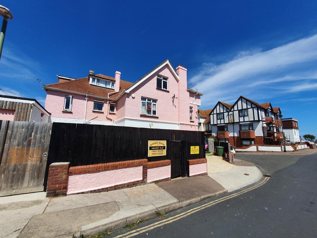 Pink House ,Opposite Beach ,Sleeps 6 , 2 Bedroom Ground Floor Self Contained Garden Flat , Private Entrance , Kitchen , Guaranteed Parking ,Wifi , Movies ,Bathroom ,Fridge , Microwave ,Bedroom 1, Double Bed & 2 Single Beds ,Bedroom 2 , Double Bed เพนตัน ภายนอก รูปภาพ